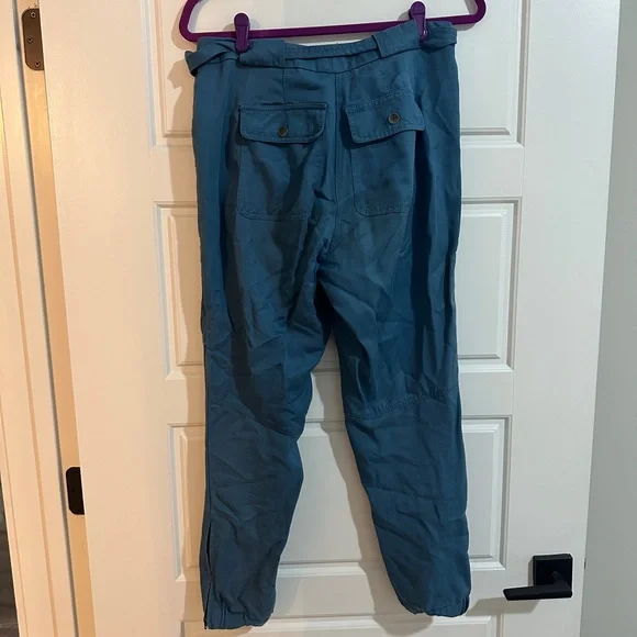 Ann Taylor LOFT Cargo Pant - Picture 2 of 3